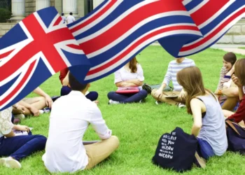 منحة المجلس الثقافي البريطاني 2026 بتمويل كامل يشمل السكن وتذاكر الطيران